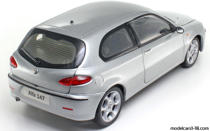 2000 - Alfa Romeo 147 1.9 JTD Ricko 1/18 (Сребрист) Задна дясна страна