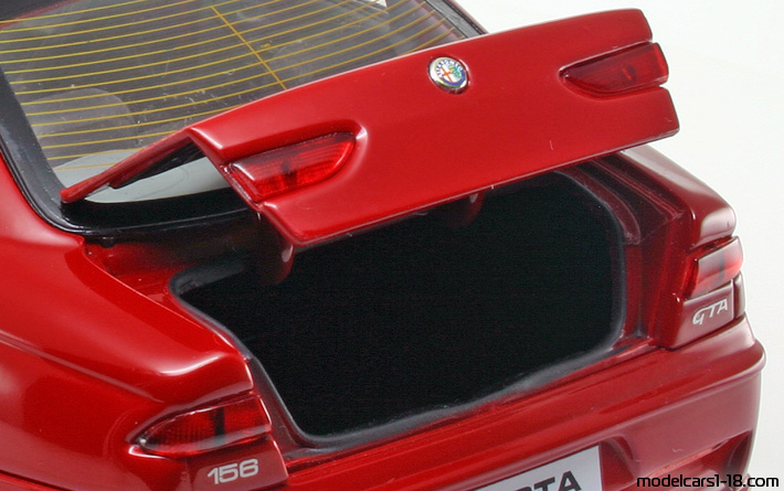 2002 - Alfa Romeo 156 GTA Ricko 1/18 (Червен) Багажник / Отварящи се фарове