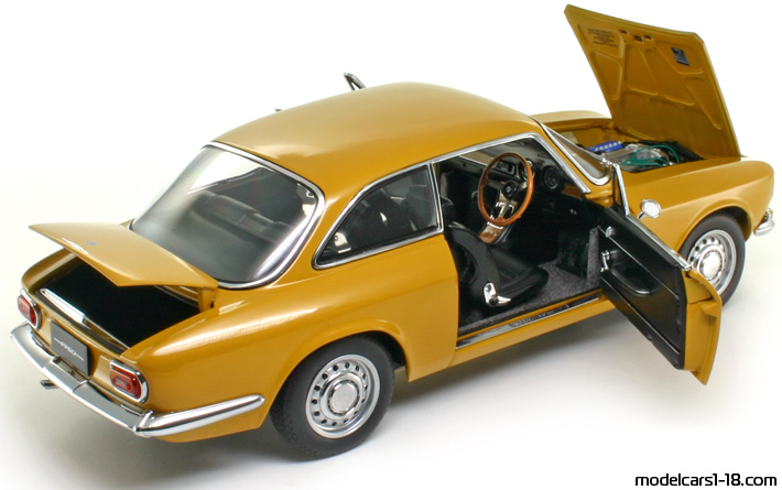 1967 - Alfa Romeo 1750 GTV AutoArt 1/18 (Оранжев) Отваряеми части