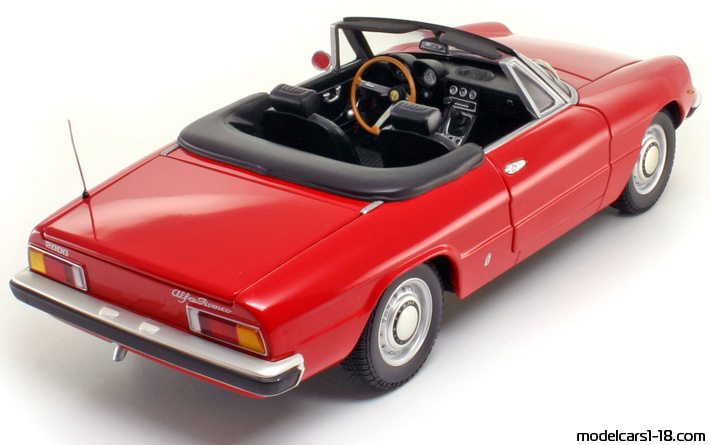 1970 - Alfa Romeo 2000 Spider Minichamps 1/18 (Червен) Задна дясна страна