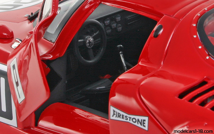 1968 - Alfa Romeo 33.2 Daytona Ricko 1/18 (Червен / Бял) Интериор арматурно табло