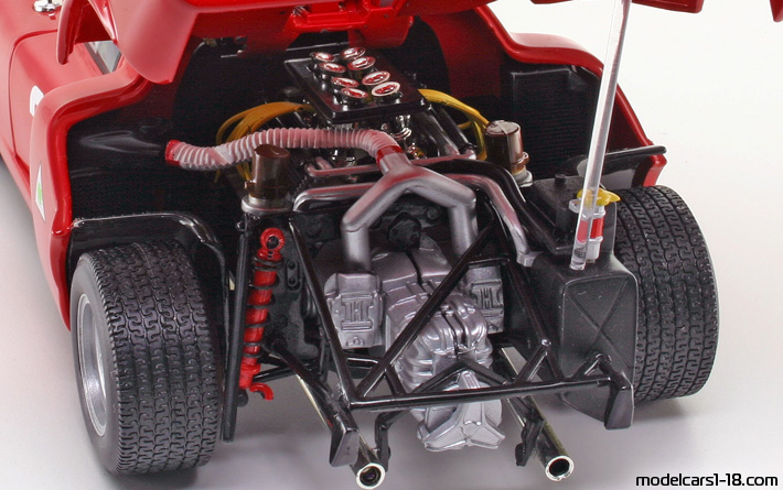 1968 - Alfa Romeo 33.2 Daytona Ricko 1/18 (Червен / Жълт) Двигател