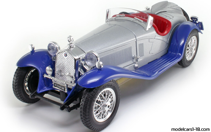 1932 - Alfa Romeo 8C 2300 Spider Bburago 1/18 (Сребрист / Син) Предна лява страна