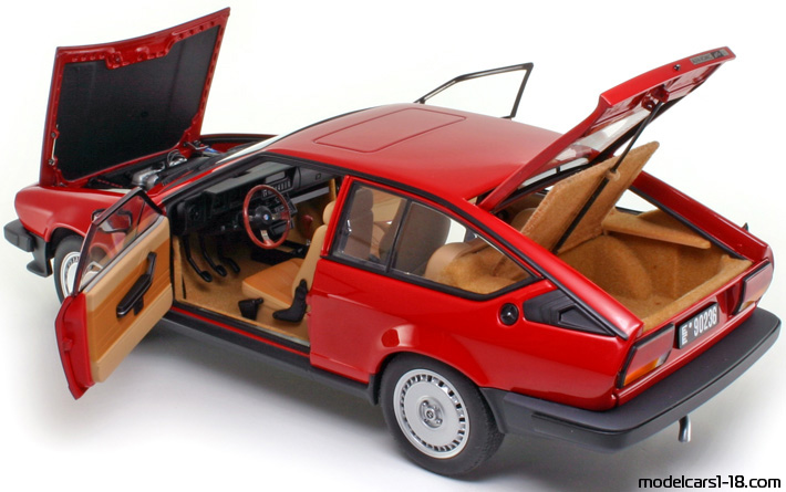 1980 - Alfa Romeo Alfetta GTV 2.0 AutoArt 1/18 (Червен) Отваряеми части
