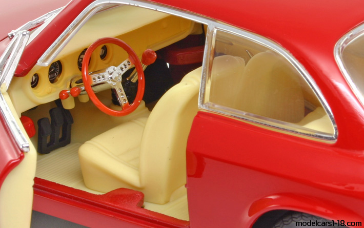 1965 - Alfa Romeo Giulia Sprint GTA Road Signature 1/18 (Червен) Интериор арматурно табло