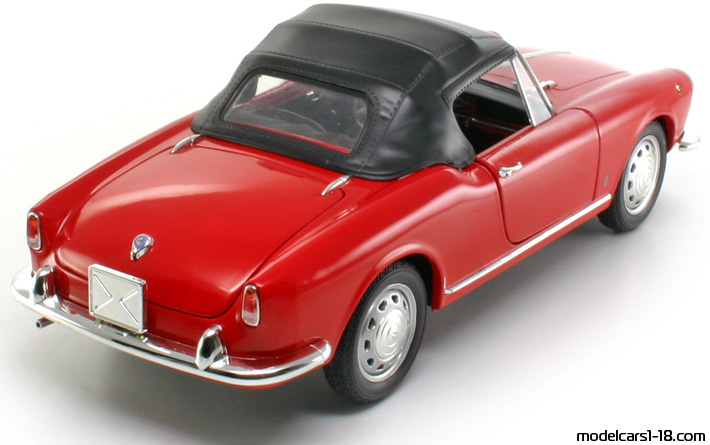 1959 - Alfa Romeo Giulietta Spider Ricko 1/18 (Червен) Задна дясна страна
