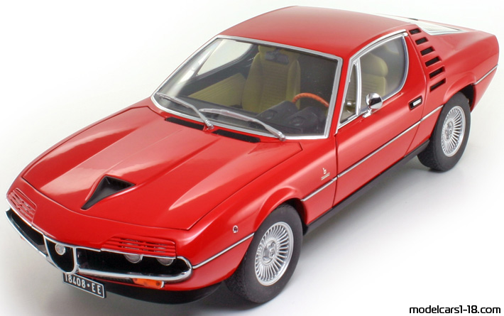 1970 - Alfa Romeo Montreal AutoArt 1/18 (Червен) Предна лява страна