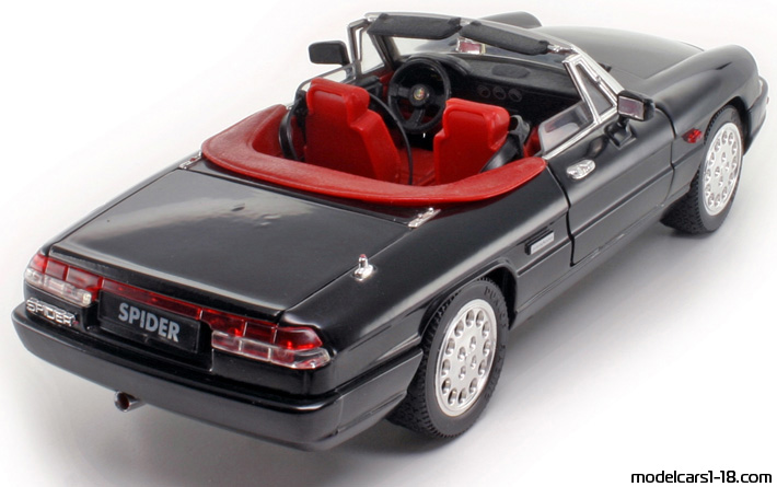 1990 - Alfa Romeo Spider Jouef Evolution 1/18 (Черен) Задна дясна страна