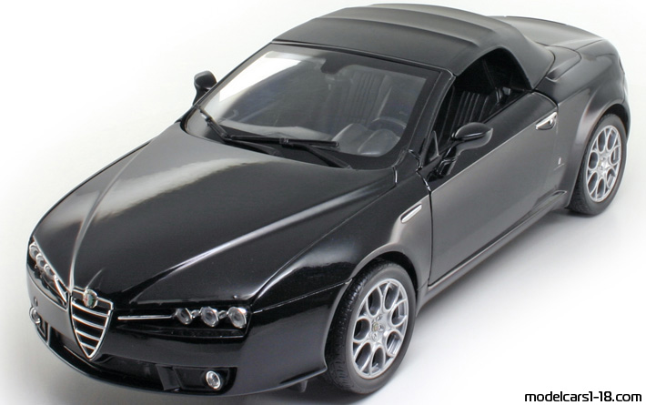 2005 - Alfa Romeo Spider Welly 1/18 (Черен) Предна лява страна