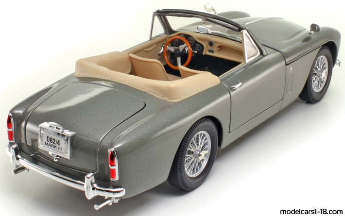 1958 - Aston Martin DB2/4 Mark III Yat Ming 1/18 (Сив) Задна дясна страна