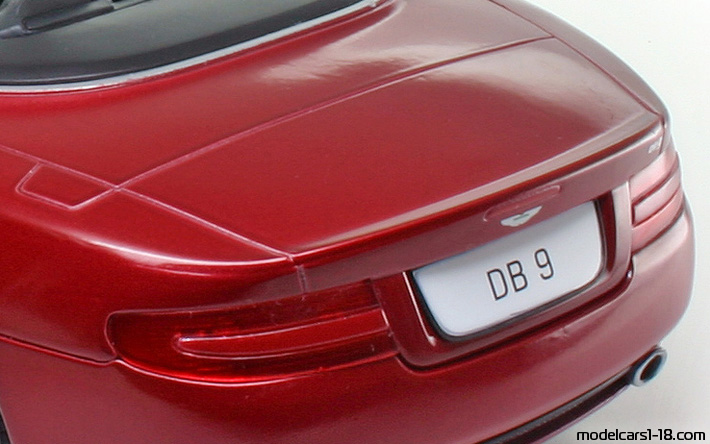 2004 - Aston Martin DB9 Volante Solido 1/18 (Червен) Багажник / Отварящи се фарове