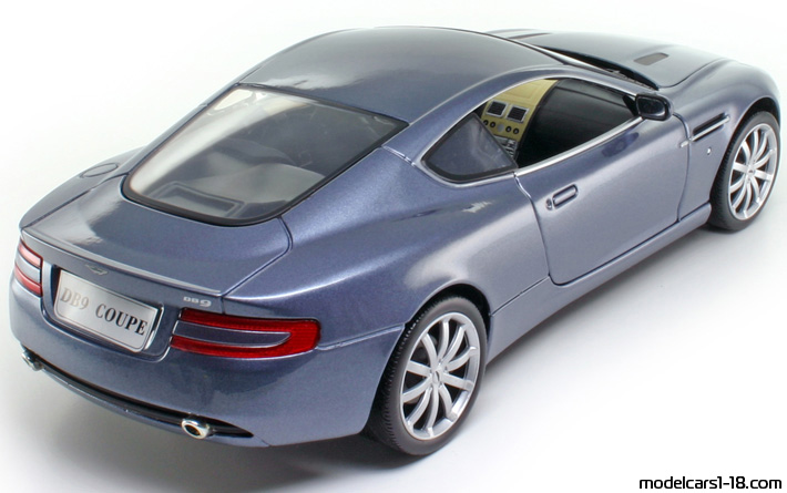 2004 - Aston Martin DB9 Mondo Motors 1/18 (Син) Задна дясна страна