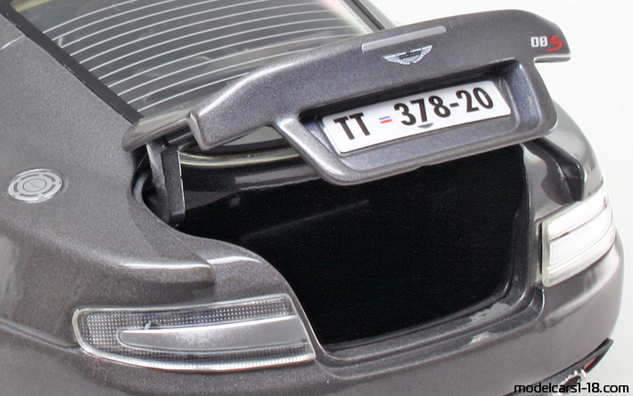 2008 - Aston Martin DBS ERTL 1/18 (Сив) Багажник / Отварящи се фарове