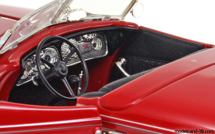 1935 - Auburn 851 Boattail Speedster ERTL 1/18 (Червен) Интериор арматурно табло