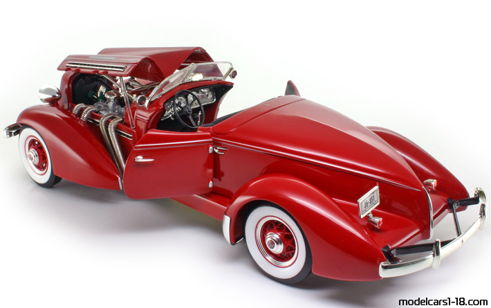 1935 - Auburn 851 Boattail Speedster ERTL 1/18 (Червен) Отваряеми части