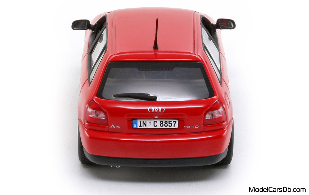 1999 - Audi A3 (8L) Minichamps 1/43 (Червен) Задница