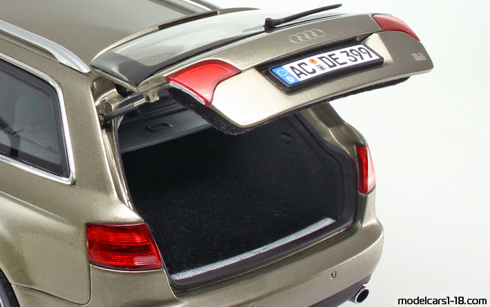 2005 - Audi A4 3.2 Avant Quattro (B7) Minichamps 1/18 (Злаетн) Багажник / Отварящи се фарове