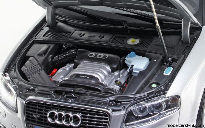 2005 - Audi A4 3.2 Quattro (B7) Minichamps 1/18 (Светло сребрист) Двигател