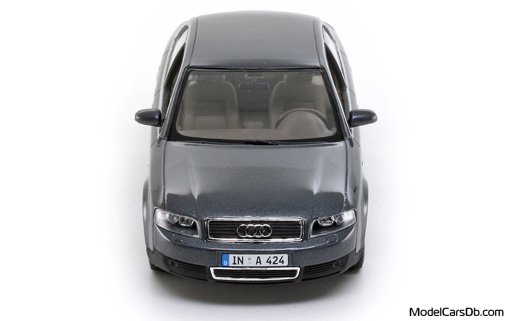 2000 - Audi A4 (B6) Minichamps 1/43 (Сив) Предница