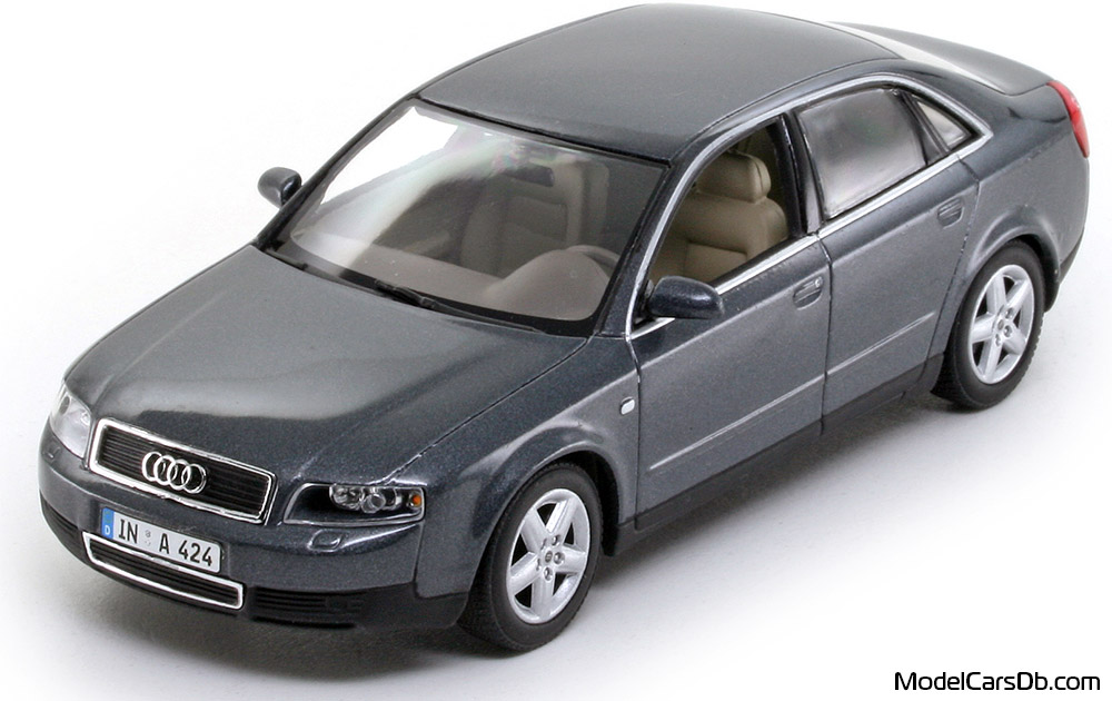 2000 - Audi A4 (B6) Minichamps 1/43 (Сив) Предна лява страна