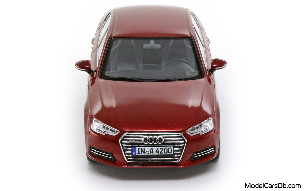 2016 - Audi A4 (B9) Spark 1/43 (Червен) Предница