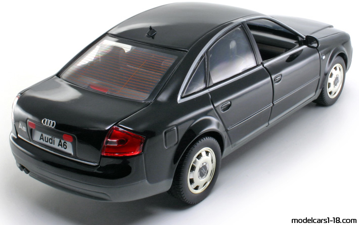 1997 - Audi A6 (C5) Checkmate Models 1/18 (Черен) Задна дясна страна