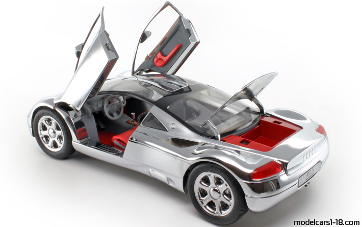 1999 - Audi Avus Quattro Concept Revell 1/18 (Хромиран) Отваряеми части