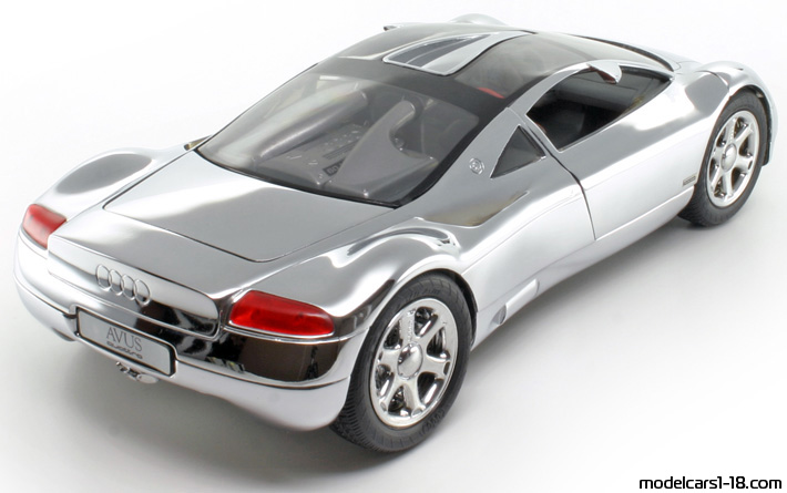 1999 - Audi Avus Quattro Concept Revell 1/18 (Хромиран) Задна дясна страна