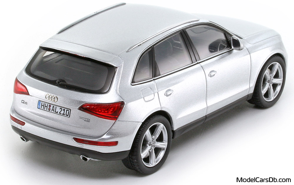 2008 - Audi Q5 3.0 TDI Quattro (8R) Schuco 1/43 (Сребрист) Задна дясна страна