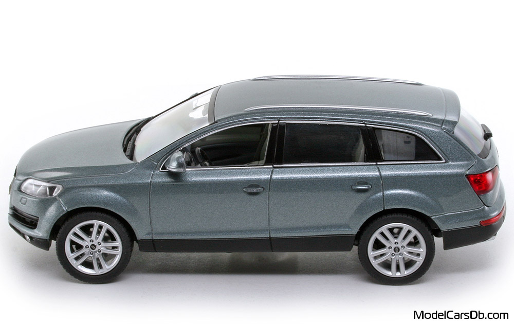 2006 - Audi Q7 (4L) Schuco 1/43 (Сив) Страна