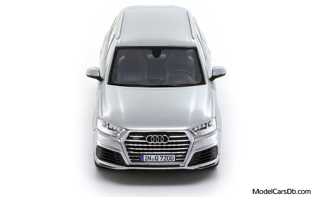 2015 - Audi Q7 (4M) Spark 1/43 (Сребрист) Предница