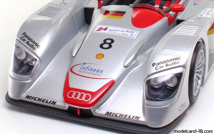 2000 - Audi R8 Maisto 1/18 (Сребрист / Червен) Багажник / Отварящи се фарове