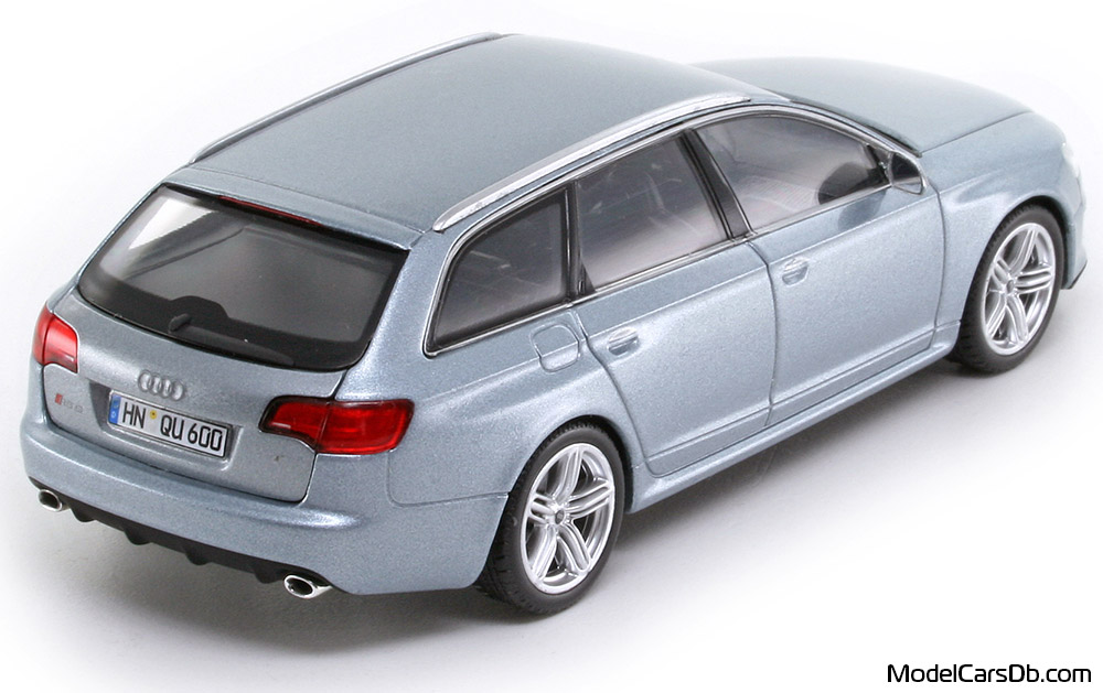 2008 - Audi RS6 Avant (C6) Minichamps 1/43 (Бял) Задна дясна страна
