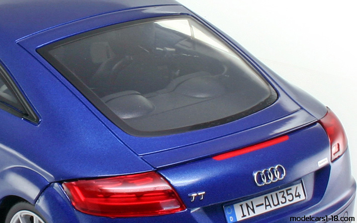 2006 - Audi TT (8J) Motor Max 1/18 (Син) Багажник / Отварящи се фарове