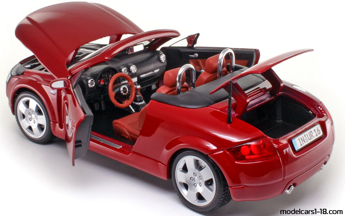 1998 - Audi TT Roadster (8N) Maisto 1/18 (Червен) Отваряеми части