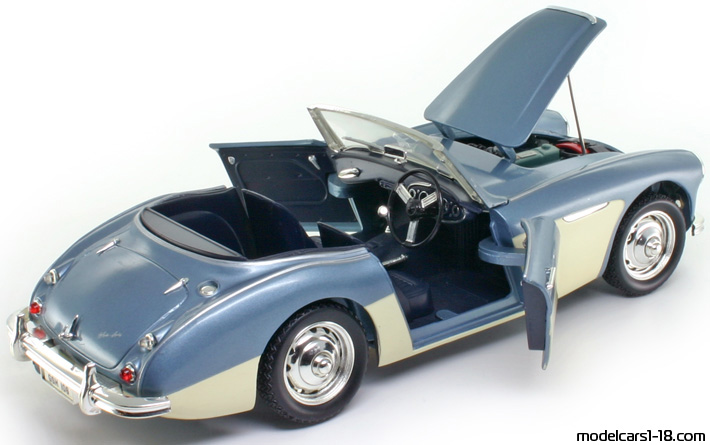 1961 - Austin Healey 3000 Mk II ERTL 1/18 (Син / Бял) Отваряеми части
