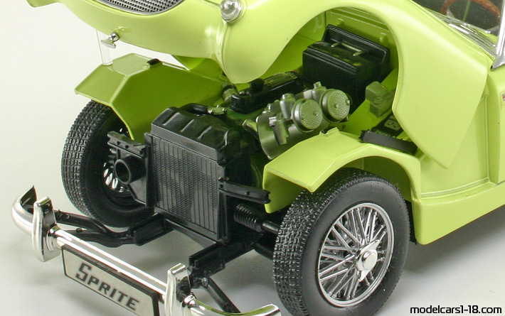 1958 - Austin Healey Sprite Revell 1/18 (Жълт) Двигател