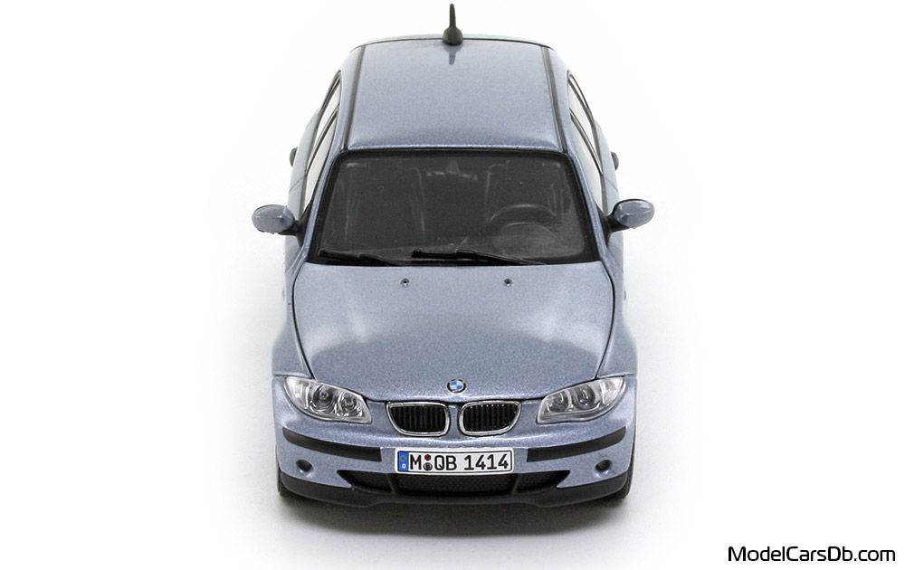 2005 - BMW 120i (E87) AutoArt 1/43 (Син) Предница