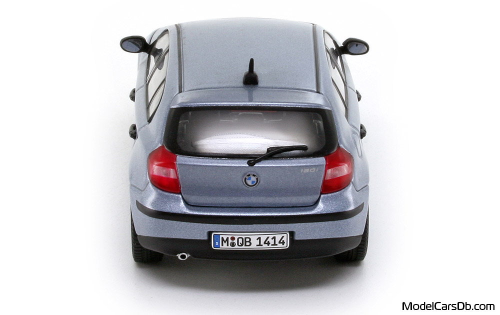 2005 - BMW 120i (E87) AutoArt 1/43 (Син) Задница