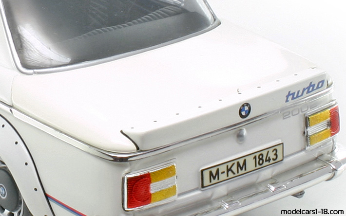 1973 - BMW 2002 Turbo Anson 1/18 (Бял) Багажник / Отварящи се фарове