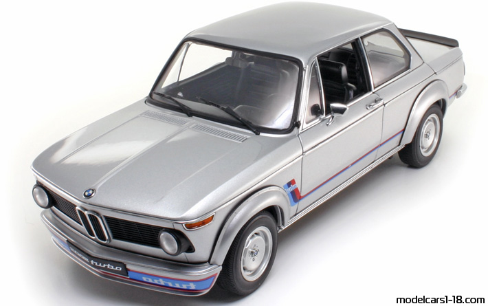 1973 - BMW 2002 Turbo AutoArt 1/18 (Сребрист) Предна лява страна