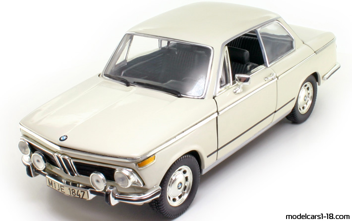 1971 - BMW 2002 tii Anson 1/18 (White) Предна лява страна