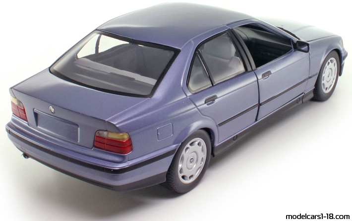 1992 - BMW 3 (E36) UT 1/18 (Лилав) Задна дясна страна