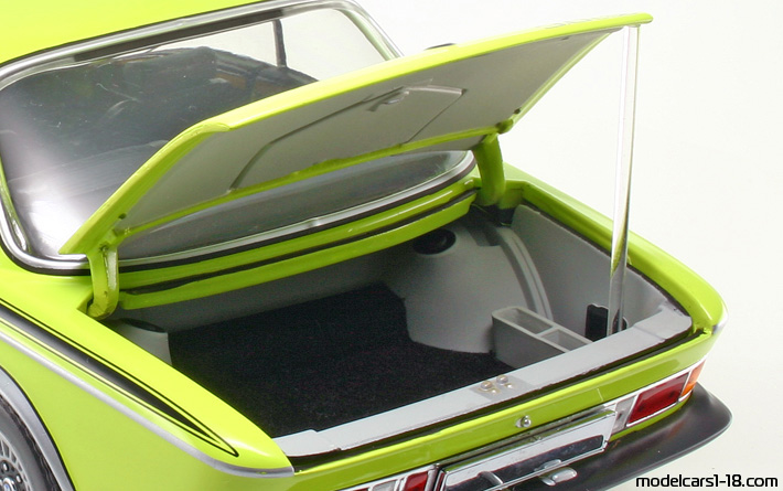 1972 - BMW 3.0 CSL (E9) Minichamps 1/18 (Зелен) Багажник / Отварящи се фарове