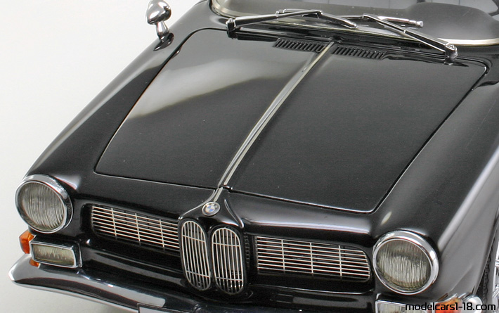 1961 - BMW 3200 CS Neo Scale Models 1/18 (Черен) Двигател