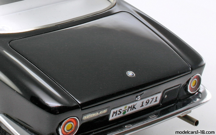 1961 - BMW 3200 CS Neo Scale Models 1/18 (Черен) Багажник / Отварящи се фарове
