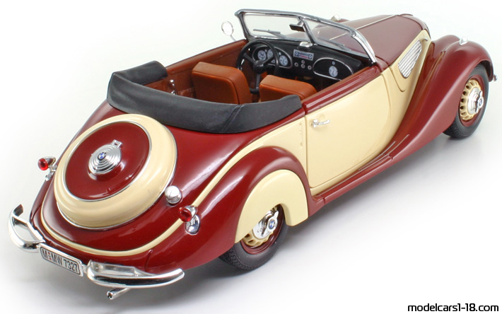 1937 - BMW 327 Guiloy 1/18 (Червен / Бял) Задна дясна страна