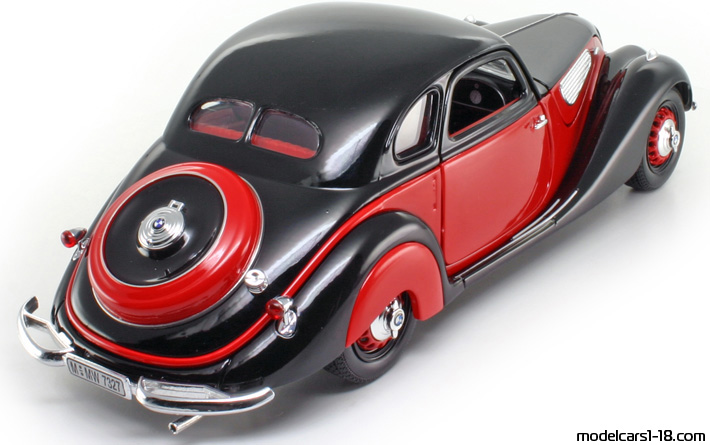 1937 - BMW 327 Guiloy 1/18 (Черен / Червен) Задна дясна страна