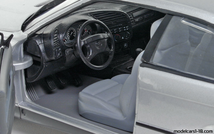 1992 - BMW 328i (E36) UT 1/18 (Светло сребрист) Интериор арматурно табло