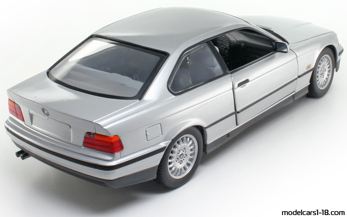 1992 - BMW 328i (E36) UT 1/18 (Светло сребрист) Задна дясна страна